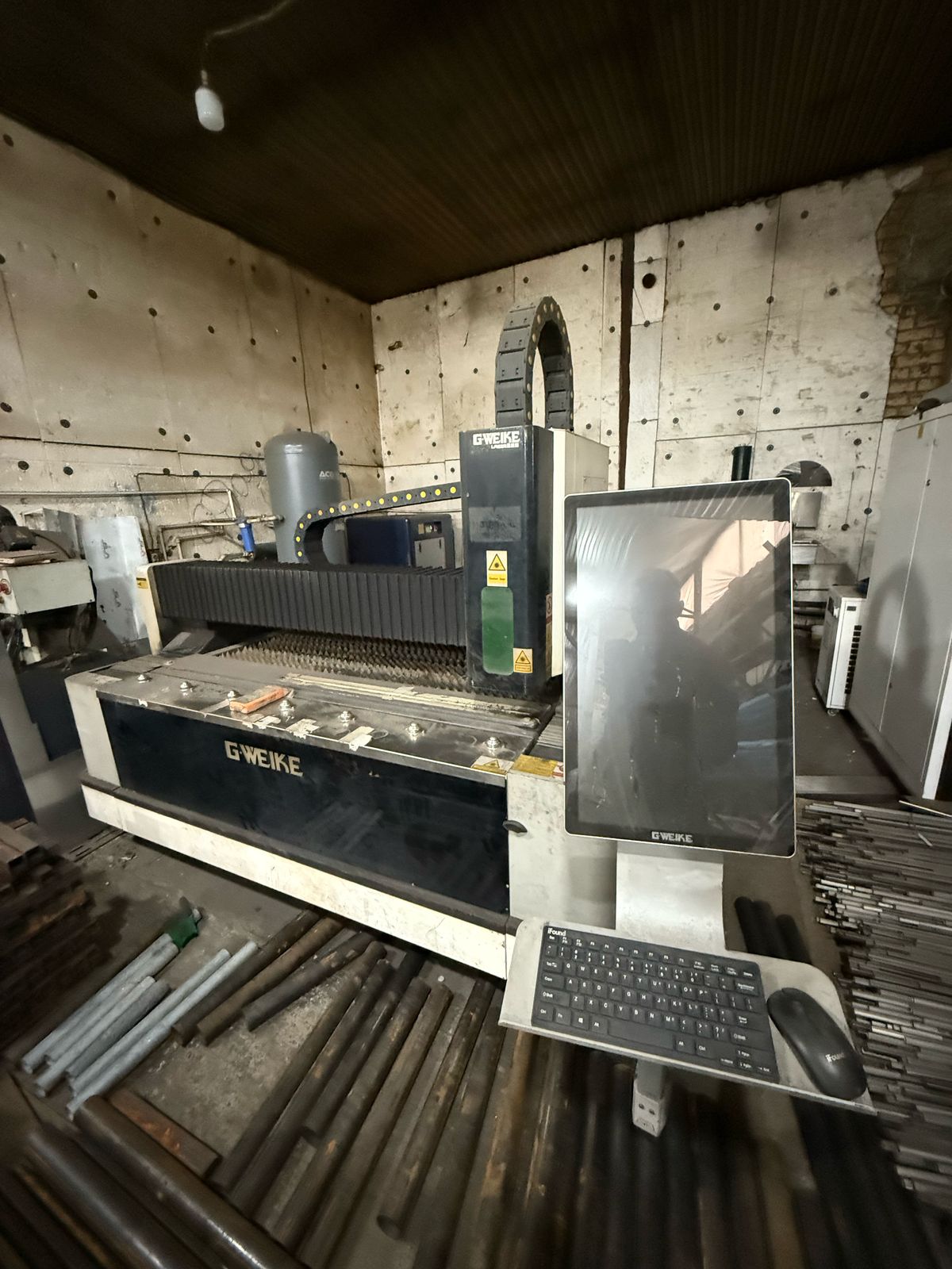 Станок лазерной резки Gweike LF3015LN